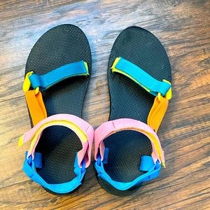 Teva, size 9 worn to work 3-4 x’s tops.